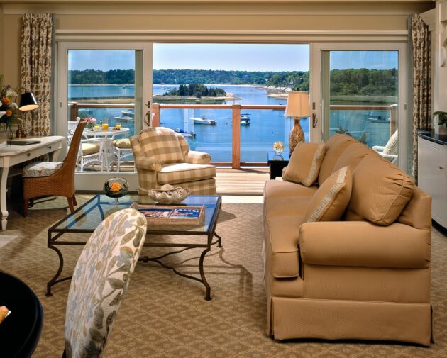 Lounge area of Signature Collection Round Cove Suite