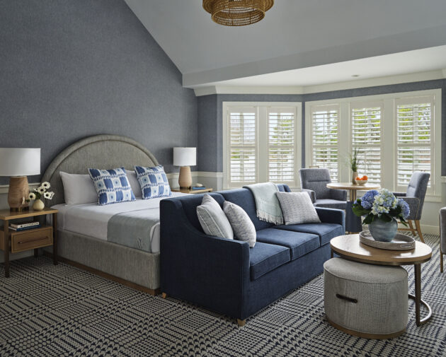 Signature King room with bay windows and a seating area.