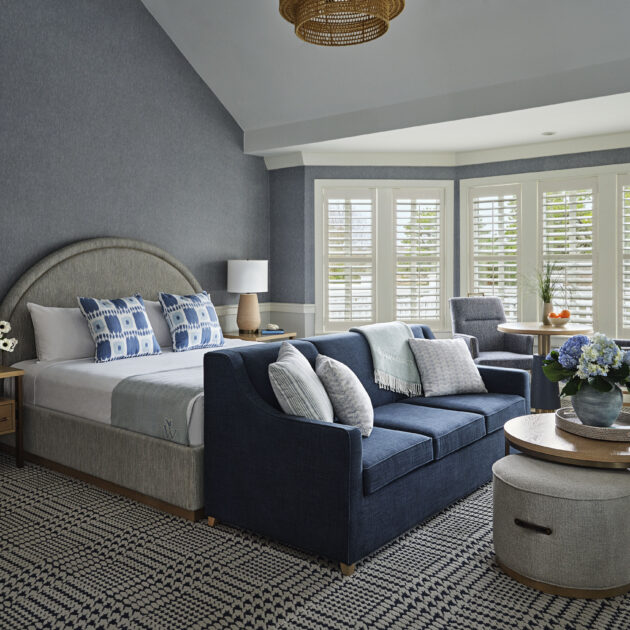 Signature King room with bay windows and a seating area.